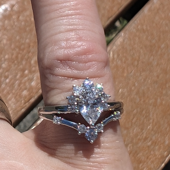 Vintage Beautiful CZ Ring Size 6 - Picture 2 of 4